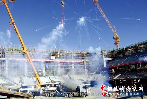 拉薩市群眾文體中心體育館結構封頂